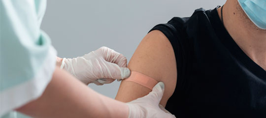 Noves recomanacions de vacunació a Catalunya: Vacunació contra l’herpes zòster en persones amb condicions de risc (presencial i online)