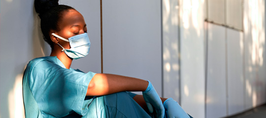 La salut dels professionals de la salut en temps de pandèmia
