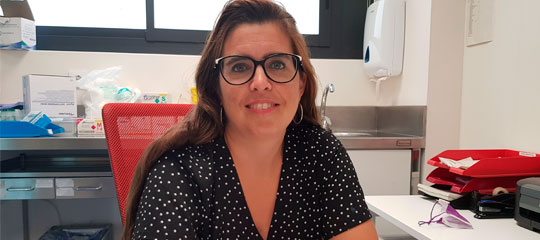 Alba Martínez, metgessa de família de referència per a joves migrats: “Com a societat, els hauríem d’estar cuidant i el que fem és maltractar-los. És molt difícil fer-se gran així”