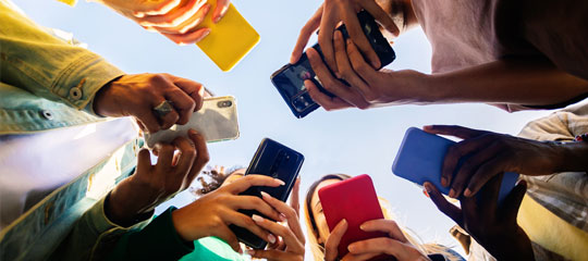 Mòbils i tablets: un risc greu per a la salut
de nens i adolescents?
