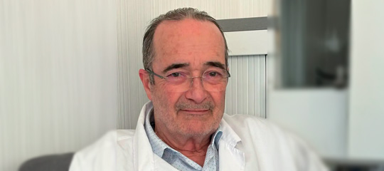 Ramon Abad, metge jubilat especialista en l’aparell digestiu. Ha recopilat testimonis de la Guerra Civil: “No podem deixar que la memòria històrica personal es perdi. Hem de saber què va passar perquè no torni a passar”